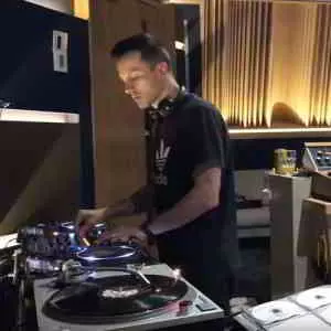 Dirty South - 4 hour DJ Set (Quarantined from studio 2020-04-04) музыку скачать Dirty South - 4 hour DJ Set (Quarantined from studio 2020-04-04) музыку торрент